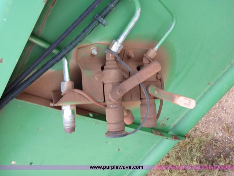 image for item B2333 1998 John Deere 925 25' flex platform head