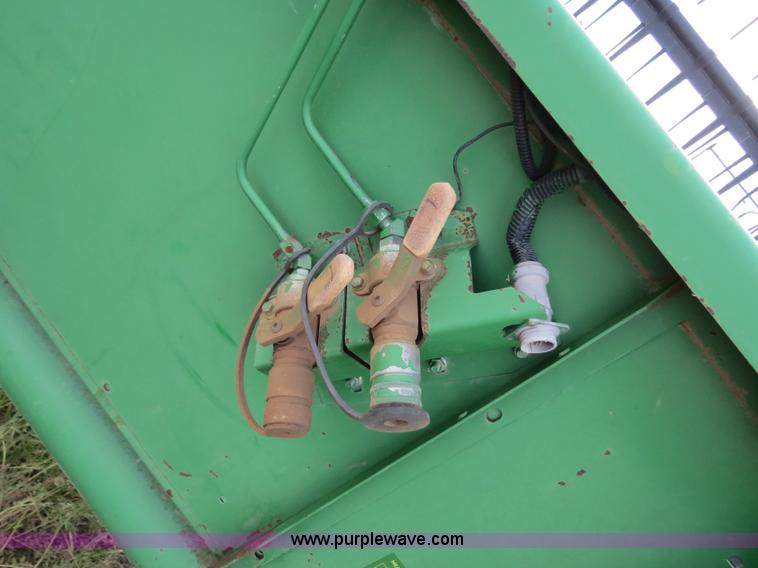 image for item B2333 1998 John Deere 925 25' flex platform head