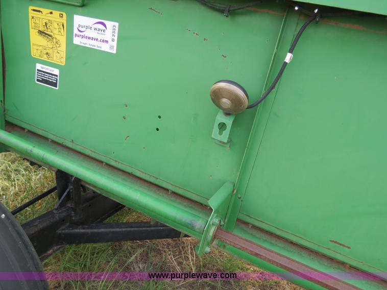 image for item B2333 1998 John Deere 925 25' flex platform head