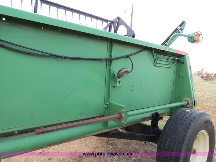 image for item B2333 1998 John Deere 925 25' flex platform head