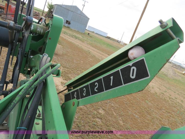 image for item B2333 1998 John Deere 925 25' flex platform head