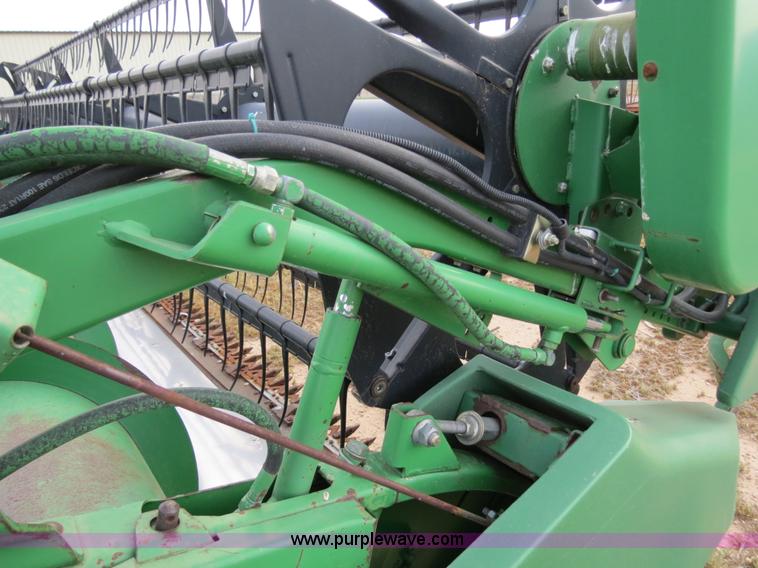 image for item B2333 1998 John Deere 925 25' flex platform head