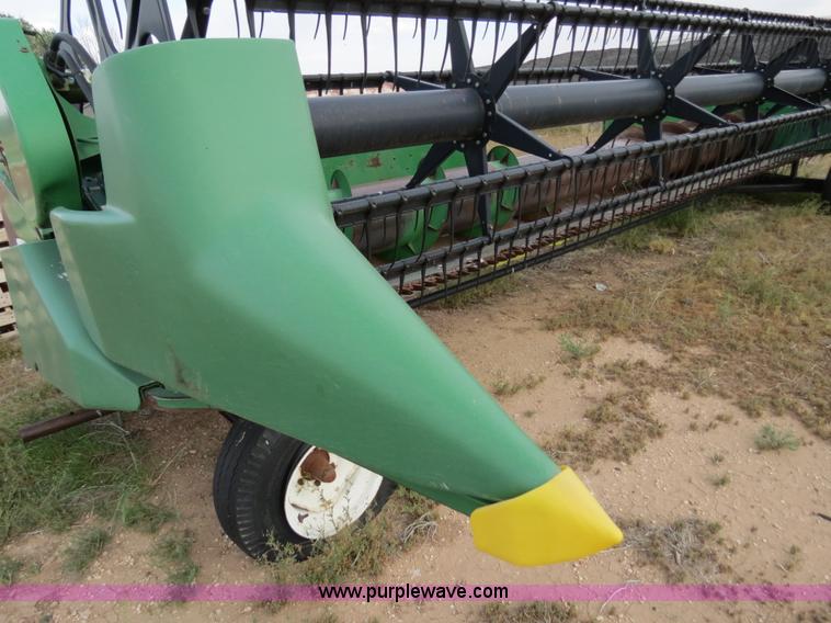 image for item B2333 1998 John Deere 925 25' flex platform head