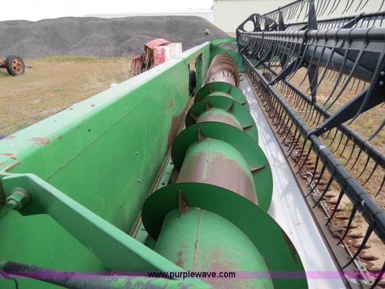 image for item B2333 1998 John Deere 925 25' flex platform head