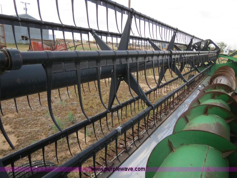 image for item B2333 1998 John Deere 925 25' flex platform head