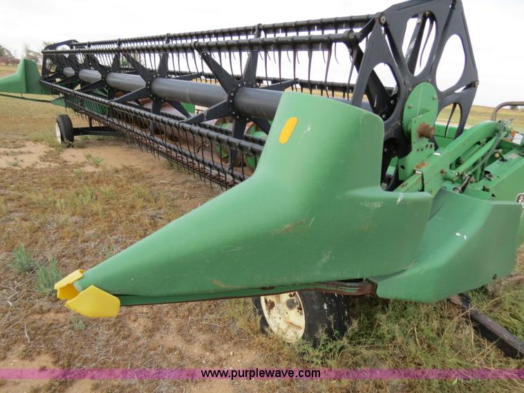 image for item B2333 1998 John Deere 925 25' flex platform head