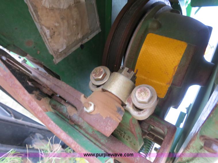 image for item B2333 1998 John Deere 925 25' flex platform head