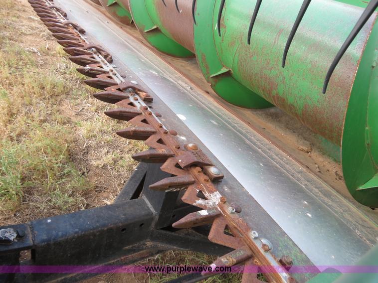 image for item B2333 1998 John Deere 925 25' flex platform head