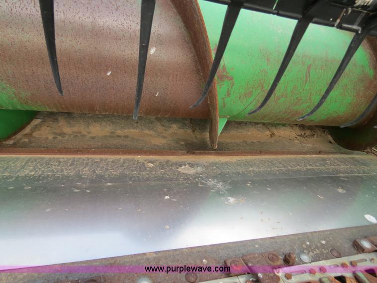 image for item B2333 1998 John Deere 925 25' flex platform head