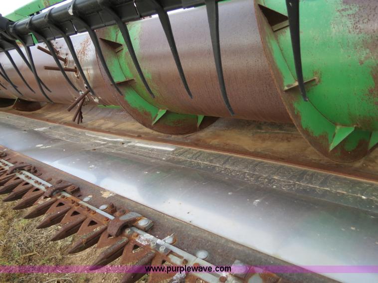 image for item B2333 1998 John Deere 925 25' flex platform head