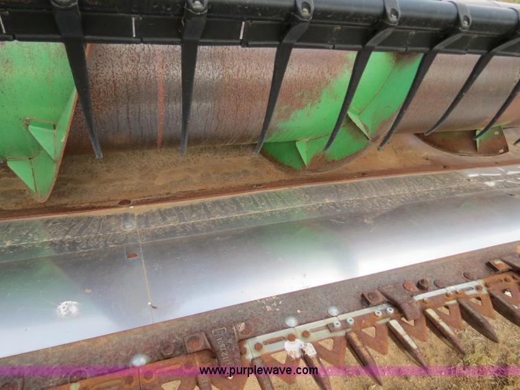 image for item B2333 1998 John Deere 925 25' flex platform head