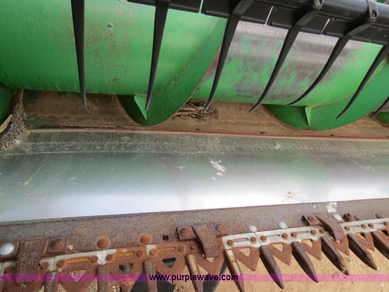 image for item B2333 1998 John Deere 925 25' flex platform head