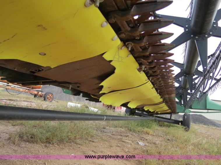 image for item B2333 1998 John Deere 925 25' flex platform head