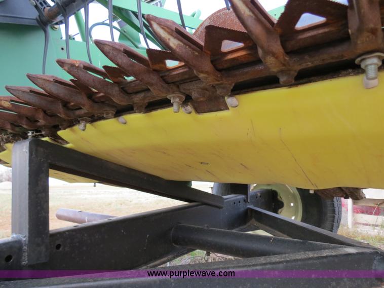 image for item B2333 1998 John Deere 925 25' flex platform head