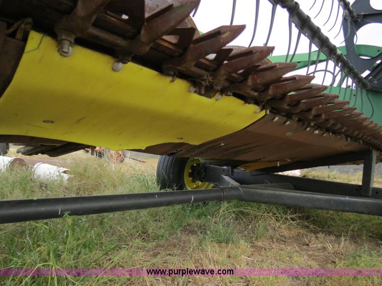 image for item B2333 1998 John Deere 925 25' flex platform head