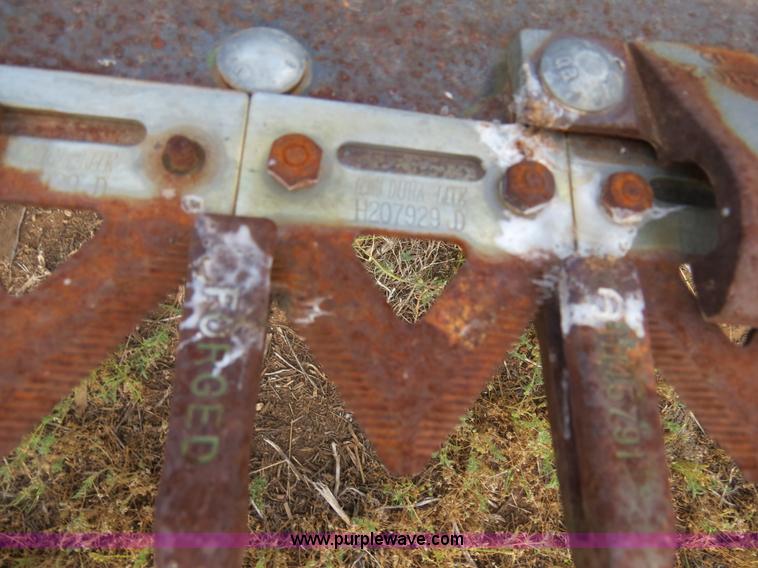 image for item B2333 1998 John Deere 925 25' flex platform head