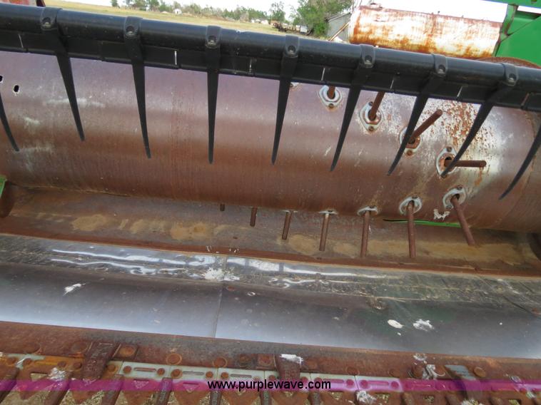 image for item B2333 1998 John Deere 925 25' flex platform head