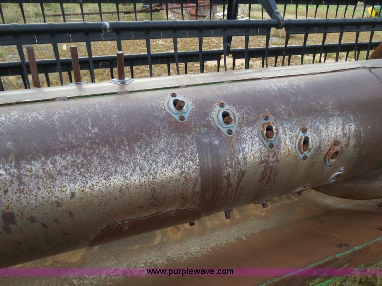 image for item B2333 1998 John Deere 925 25' flex platform head