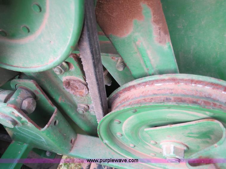 image for item B2333 1998 John Deere 925 25' flex platform head