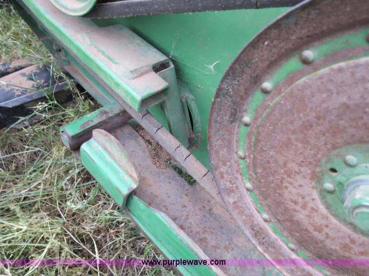 image for item B2333 1998 John Deere 925 25' flex platform head