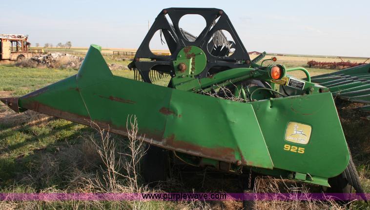 image for item B2348 1996 John Deere 925 25' flex platform header