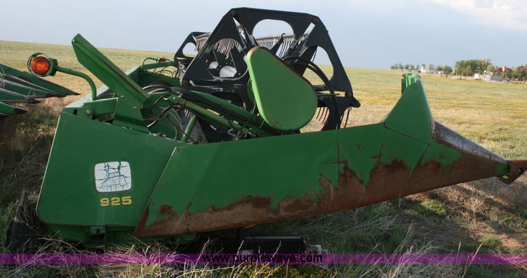 image for item B2348 1996 John Deere 925 25' flex platform header