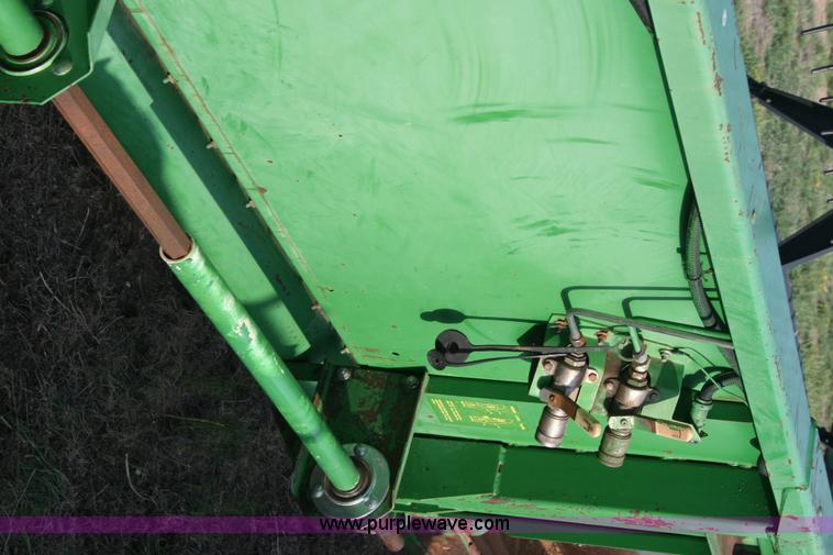 image for item B2348 1996 John Deere 925 25' flex platform header