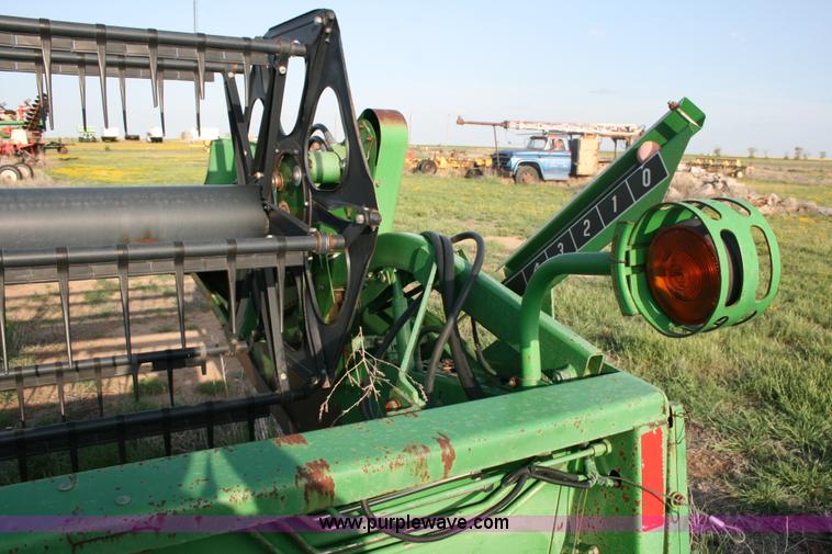 image for item B2348 1996 John Deere 925 25' flex platform header