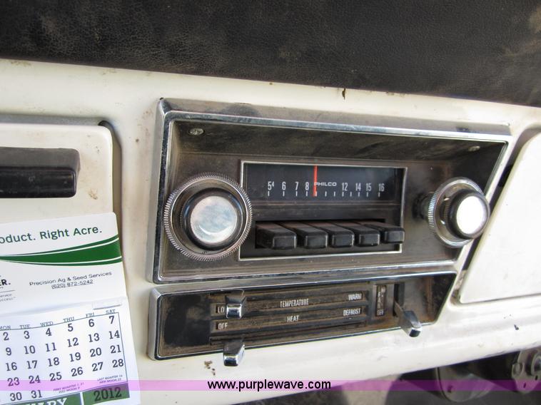 image for item B3183 1974 Ford F700 grain truck