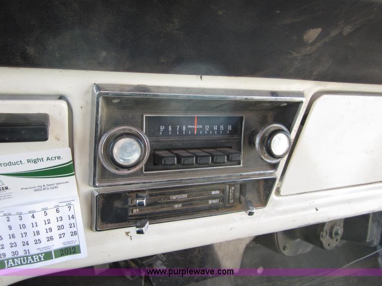 image for item B3183 1974 Ford F700 grain truck