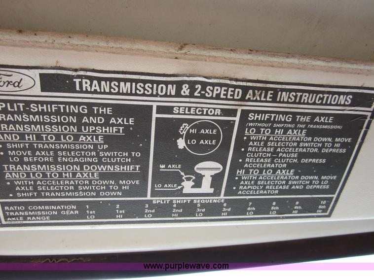 image for item B3183 1974 Ford F700 grain truck