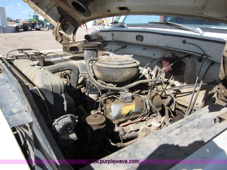 image for item B3183 1974 Ford F700 grain truck