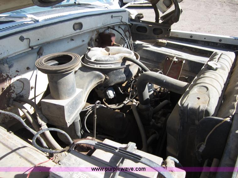 image for item B3183 1974 Ford F700 grain truck