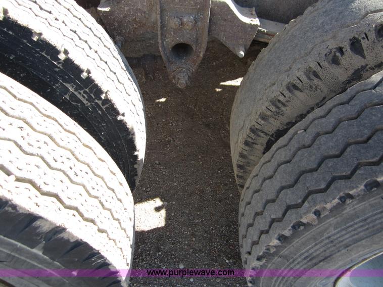 image for item B3183 1974 Ford F700 grain truck