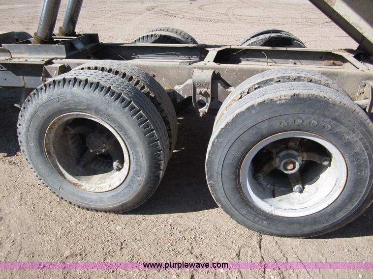 image for item B3183 1974 Ford F700 grain truck