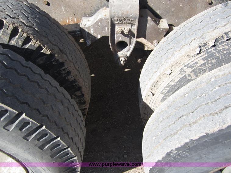 image for item B3183 1974 Ford F700 grain truck