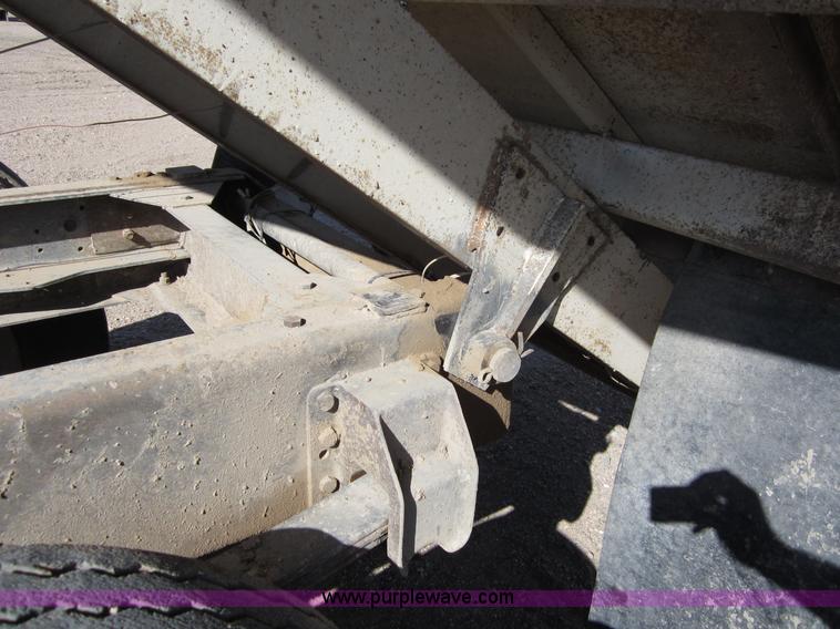 image for item B3183 1974 Ford F700 grain truck