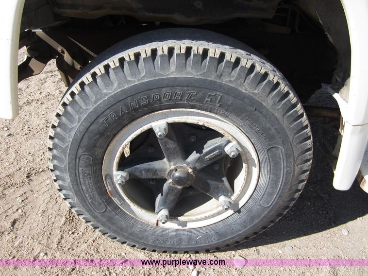 image for item B3183 1974 Ford F700 grain truck