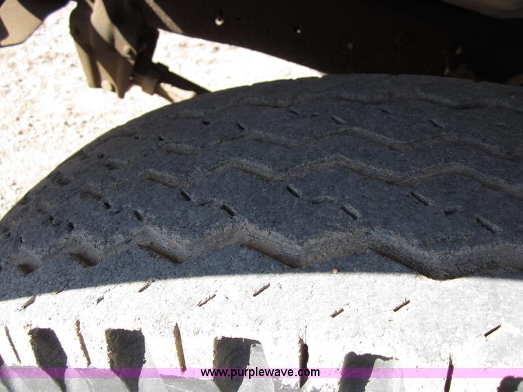 image for item B3183 1974 Ford F700 grain truck