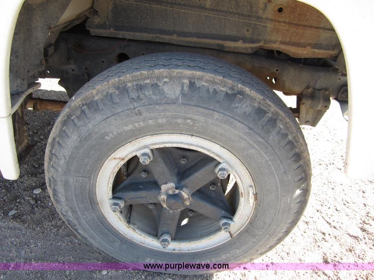 image for item B3183 1974 Ford F700 grain truck