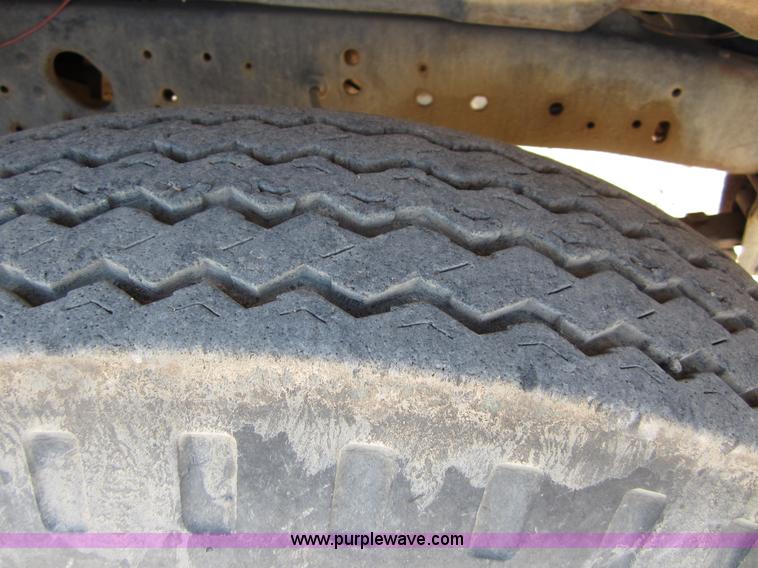 image for item B3183 1974 Ford F700 grain truck