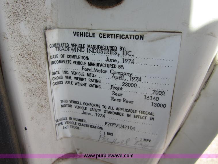 image for item B3183 1974 Ford F700 grain truck