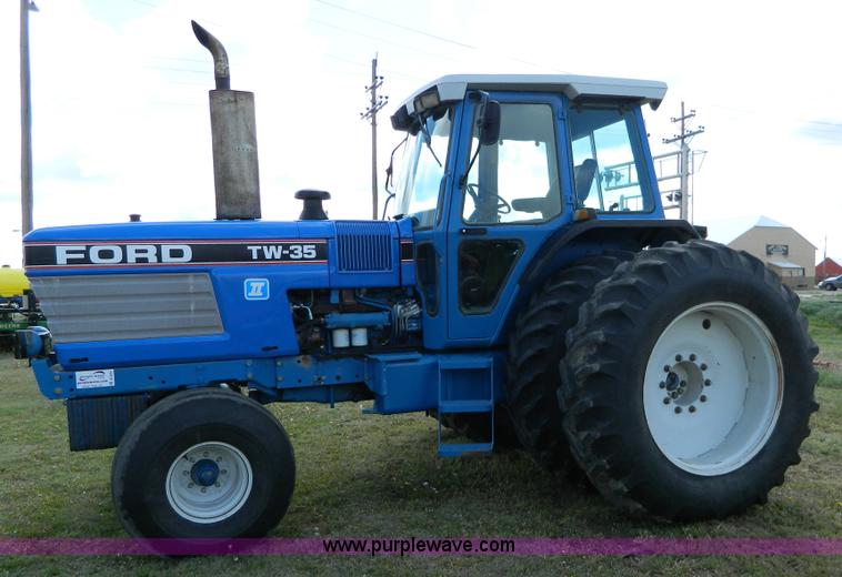 image for item B3653 1987 Ford TW35 tractor