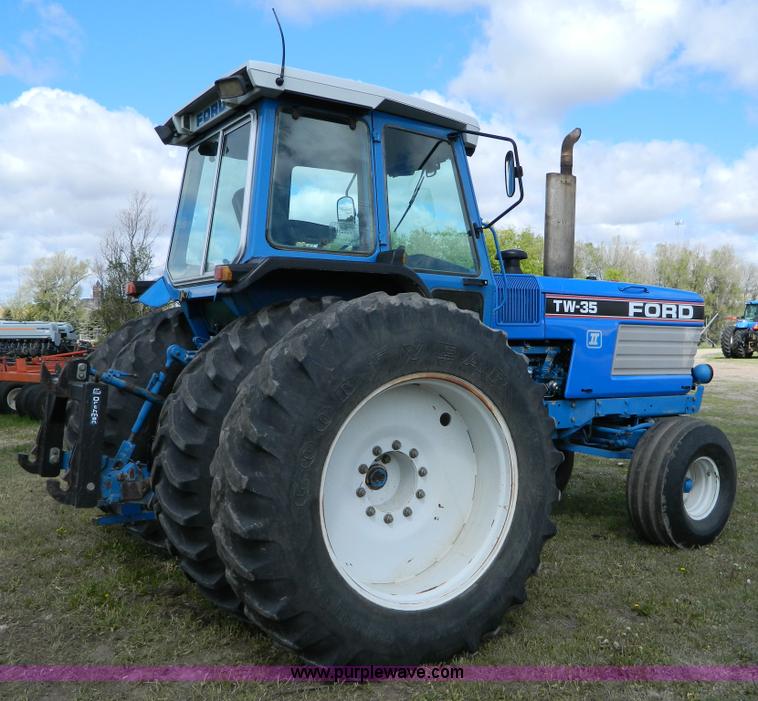 image for item B3653 1987 Ford TW35 tractor