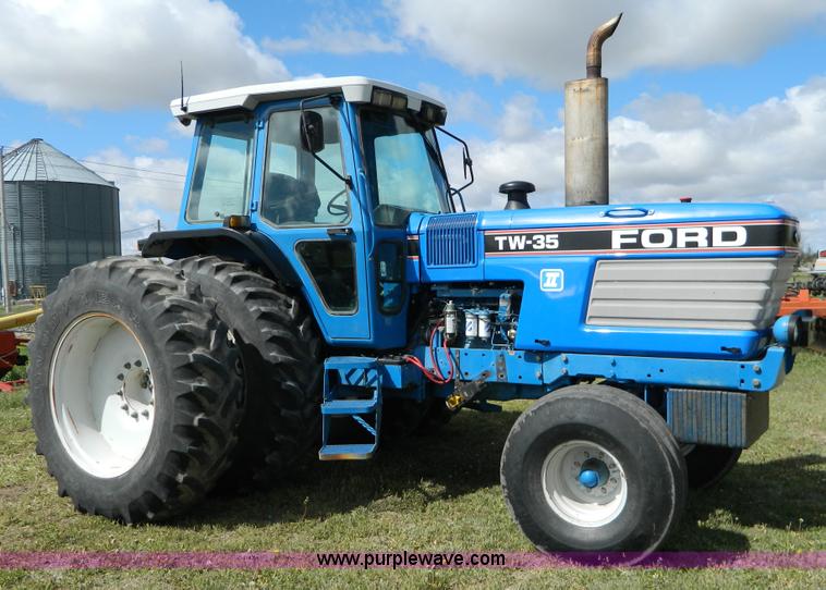 image for item B3653 1987 Ford TW35 tractor