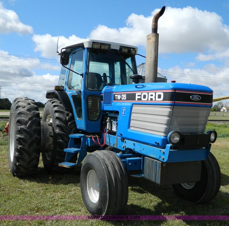 image for item B3653 1987 Ford TW35 tractor