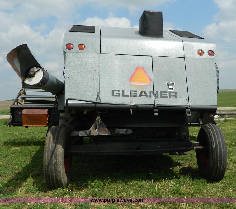 image for item B3671 1981 Allis-Chalmers Gleaner N5 combine