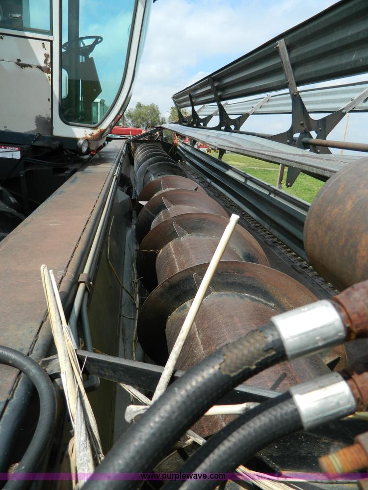 image for item B3671 1981 Allis-Chalmers Gleaner N5 combine