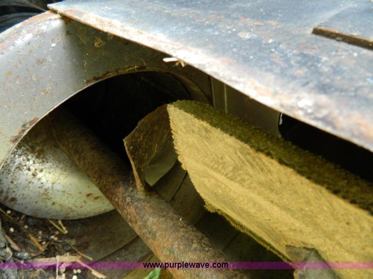 image for item B3671 1981 Allis-Chalmers Gleaner N5 combine