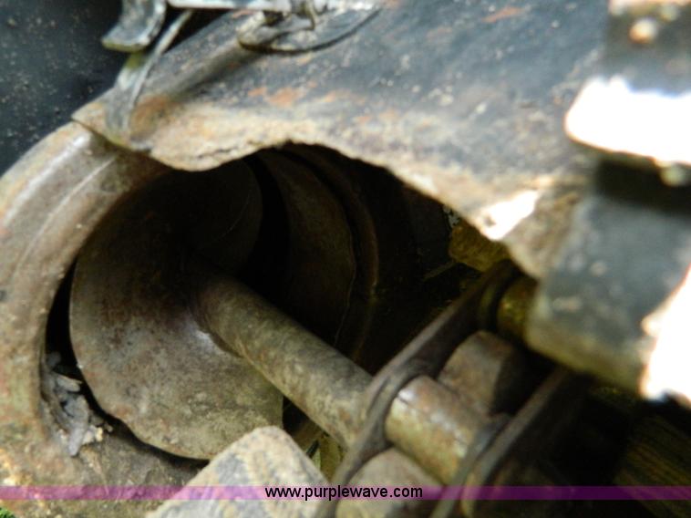 image for item B3671 1981 Allis-Chalmers Gleaner N5 combine